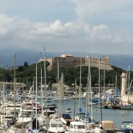 17 Rue Du Docteur Rostan * Antibes