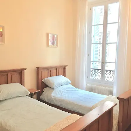 17 Rue Du Docteur Rostan * Antibes